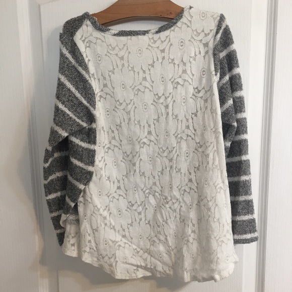 A size Medium/ Large top from Triple Flip - Picture 4 of 5